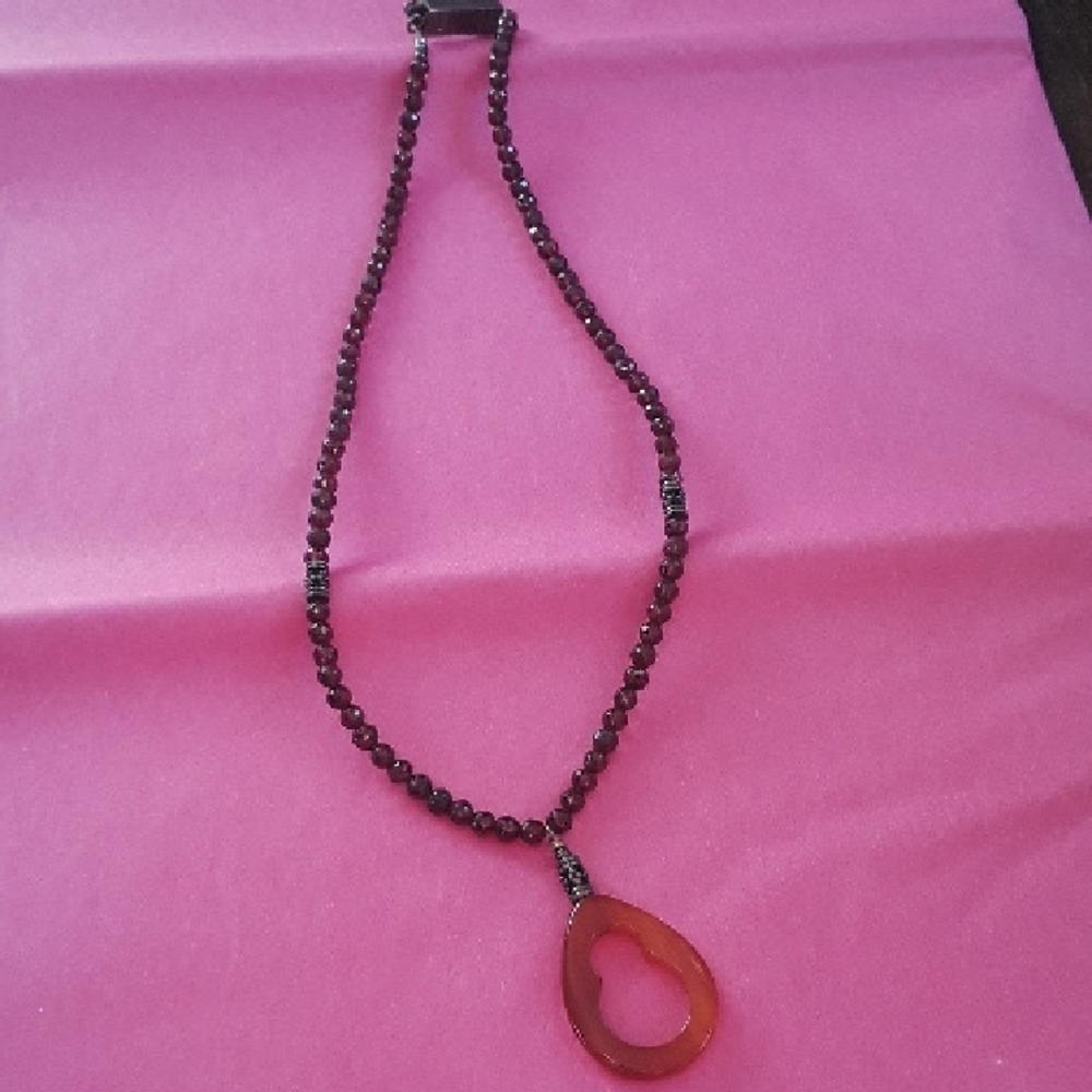 Elegant Agate Pendant Necklace with Garnet Stones, Sacramento artist mid 2000s